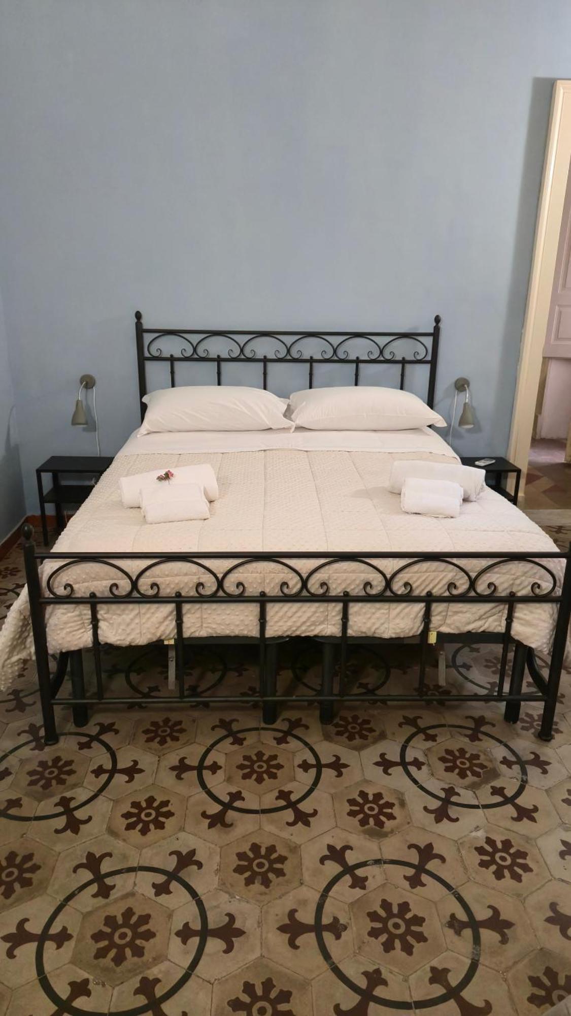 Отель Saranton House Катания Экстерьер фото