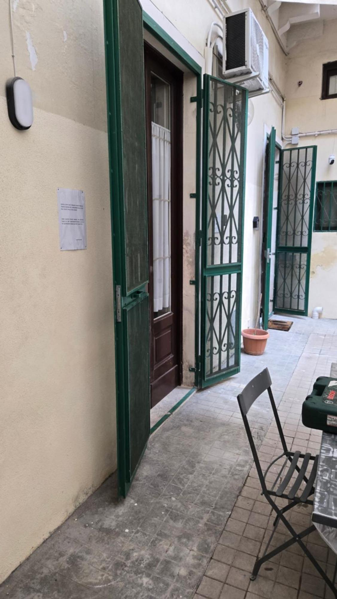 Отель Saranton House Катания Экстерьер фото